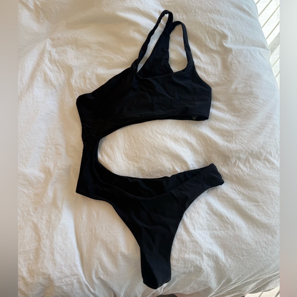 Black One-Shoulder Cutout Women's Swimsuit